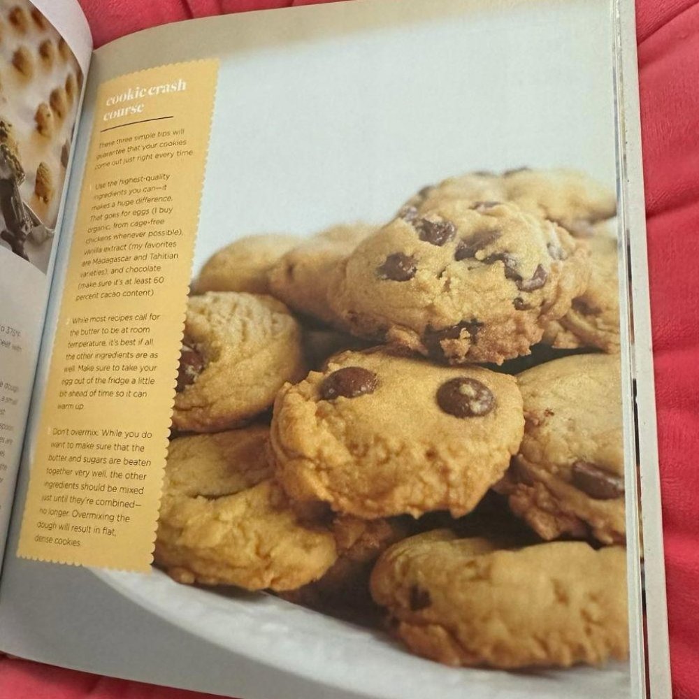 CUPCAKES & CASHMERE BOOK - Picture 6 of 8